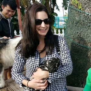 Meet your Posher, Monica